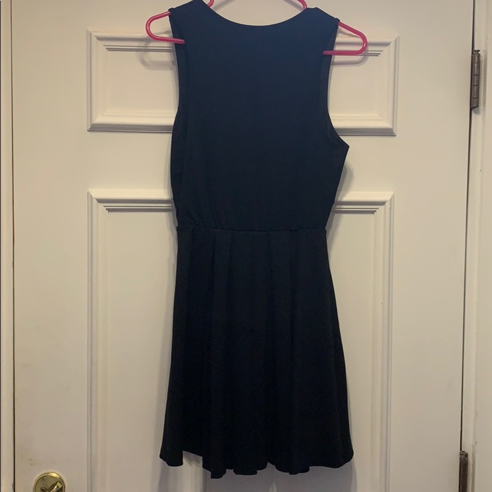 Low V neck black A-line dress - Picture 2 of 2